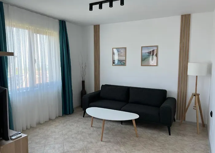 Апартамент Skyline Синеморец