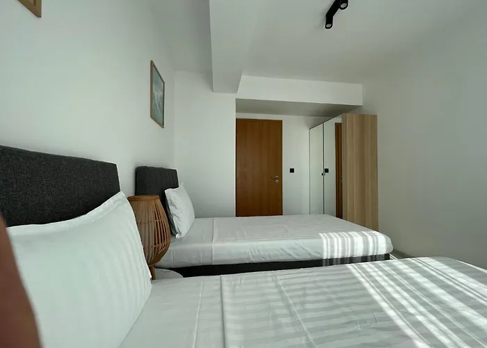 Skyline Apartment *