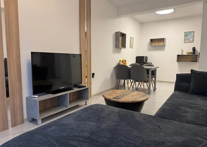 Skyline Apartment *